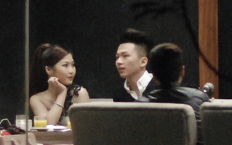 Bắt gặp Hương Tràm được bạn trai hộ tống đi diễn sau scandal với Thu Minh