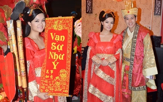 Phạm Quỳnh Anh diện đồ cổ trang đi sự kiện