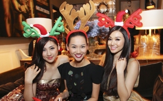 Dàn chân dài rạng rỡ đón Noel