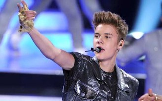 Justin Bieber - 5 lần vô địch Billboard 200 ở tuổi 18