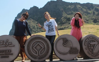 Hương Tràm, Đinh Hương, Xuân Nghi khoe ảnh tươi tắn ở Jeju