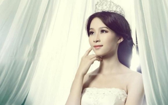 Hoa hậu Đặng Thu Thảo xin lỗi vì viết sai chính tả trên Facebook