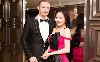 Vy Oanh khoe dáng nuột nà bên trai Tây Kyo York