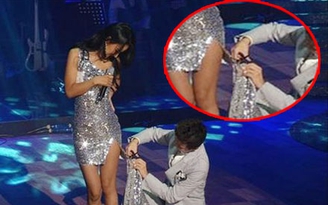 "Nữ hoàng sexy" Lee Hyori tự nguyện để MC xén váy trên sân khấu