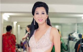 MC Kỳ Duyên diện váy khoét eo khoe dáng thon