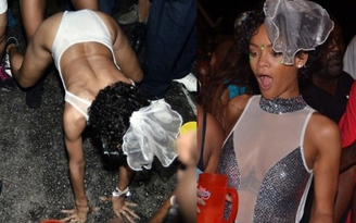 Rihanna té ngã chỏng gọng ở quê nhà
