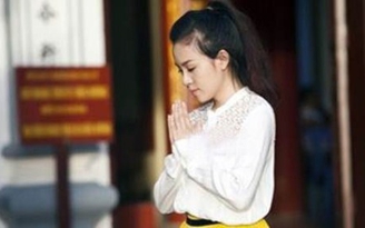 Đằng sau hình ảnh các hotgirl 'nương nhờ' cửa Phật