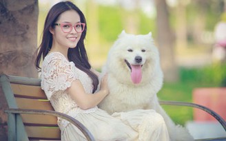 Dương Cẩm Lynh đẹp tinh khôi bên cún cưng