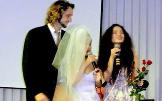 Đồng Lan 'quậy tưng' trong đám cưới Mai Khôi
