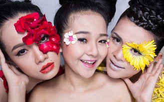 Tam Triều Dâng 'cởi áo' chụp ảnh với hoa