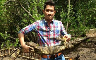 MC Huy Khánh 'kết thân' với động vật nguy hiểm