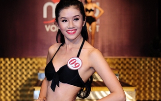 Thí sinh 'Siêu mẫu Việt Nam' tự tin khoe dáng với bikini