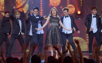 Mỹ Tâm 'đón Tết' trong vòng vây của dàn mỹ nam