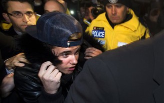 Nhà Trắng xem xét việc trục xuất Justin Bieber