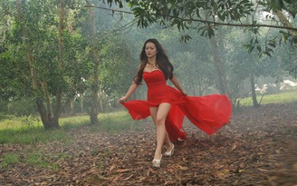 Mi-A nhảy cực sung trong rừng