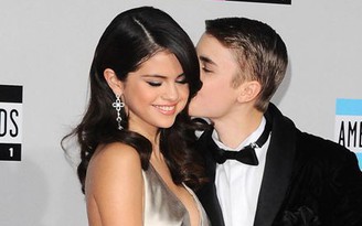 Justin Bieber 'khoe' được bạn gái cũ Selena Gomez dâng hiến 'đời con gái'