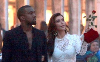 Kanye West đọc rap kể chuyện sex với Kim ‘siêu vòng 3’