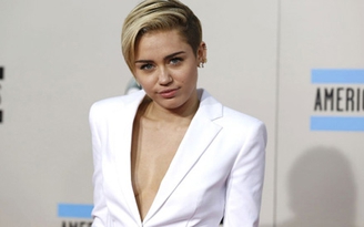 Miley Cyrus bị phản đối vì lọt top 100 người ảnh hưởng nhất thế giới
