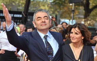 'Mr Bean' chia tay vợ già để theo tình trẻ