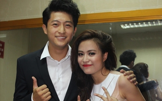 Bắt gặp 'người yêu tin đồn' Harry Lu vào hậu trường thân thiết với Hoàng Thùy Linh