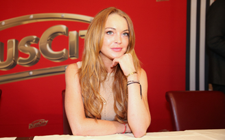Fan cuồng đòi cưới, Lindsay Lohan hoảng hốt gọi cảnh sát
