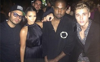 Justin Bieber bất ngờ thân thiết với đại gia đình Kardashian