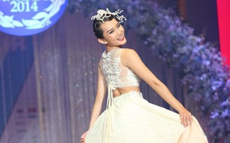 Kiện tướng dancesport Mỹ An trổ tài catwalk