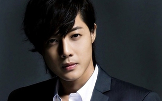 Mỹ nam Kim Hyun Joong bị tố đánh bạn gái gãy xương sườn