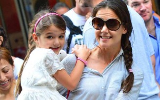 Katie Holmes mua nhà 80 tỉ, đưa Suri về California