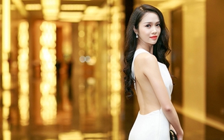 Vũ Ngọc Anh khoe đường cong gợi cảm
