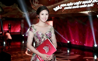Ngọc Hân diện váy xuyên thấu, nổi bật trên 'ghế nóng' Hoa hậu Việt Nam 2014