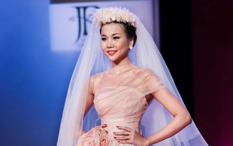 Bận rộn đóng phim, Thanh Hằng bất ngờ tái xuất sàn catwalk