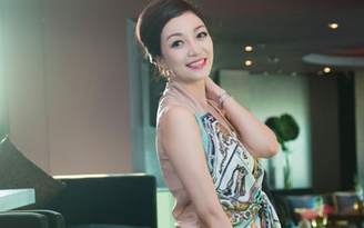 Phạm Thu Hà 'đẹp lạ' với tóc ngắn