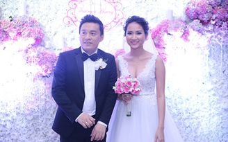 Cô dâu 9X rạng rỡ trong đám cưới với Lam Trường