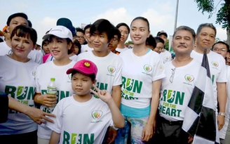 Mỹ Linh, Ngô Thanh Vân chạy bộ gây quỹ phẫu thuật tim cho trẻ nghèo