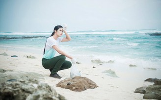 Hoa hậu Ngọc Hân đến đảo Lý Sơn nhặt rác bảo vệ môi trường