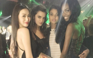 Khánh My khoe dáng cùng dàn thiên thần Victoria’s Secret