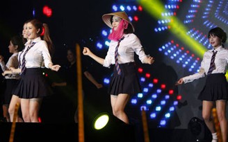 Những cử chỉ đáng yêu ‘khó đỡ’ của T-ara tại minishow TP.HCM