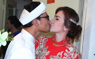 Huỳnh Đông - Ái Châu hôn nhau ngọt ngào trong lễ rước dâu