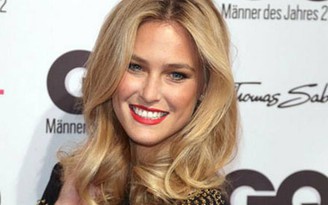 Siêu mẫu bốc lửa Bar Refaeli đã đính hôn