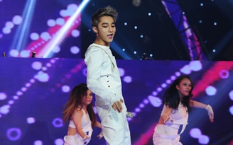 The Remix: Sơn Tùng mang 'Cơn mưa ngang qua' tranh tài trong Liveshow 7