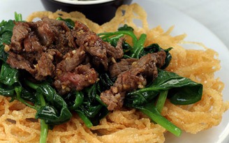 Lạ miệng phở xào mồng tơi