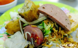 Bánh cuốn chả bò độc nhất ở Sài Gòn
