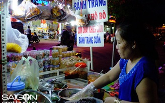 Khám phá 'con đường bánh tráng' trước chợ Bình Tây