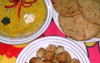 Ông ăn chả, bà… đi theo