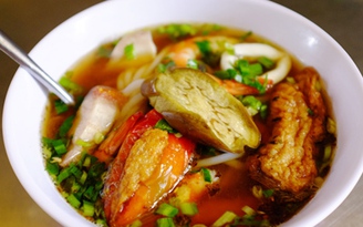 Biến tấu hấp dẫn của bún mắm cụ Vàng