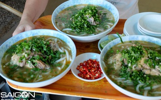 Đi ăn bánh canh cá lóc Quảng Trị