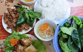 Bún nem hải sản ngon ngây ngất ở Hạ Long