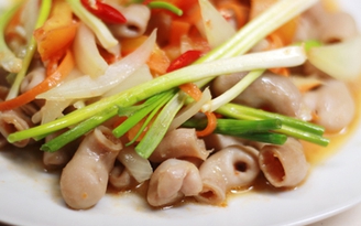 Giòn giòn lạ miệng bao tử cá basa xào cay