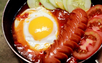 Làm món bánh mì chảo với những nguyên liệu sẵn có trong tủ lạnh